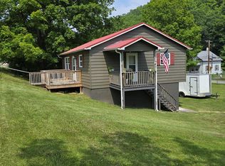 118 Rich Creek Rd, Ansted, WV 25812