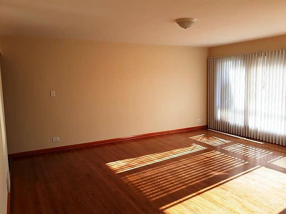3rd image of 10250 Elizabeth St
