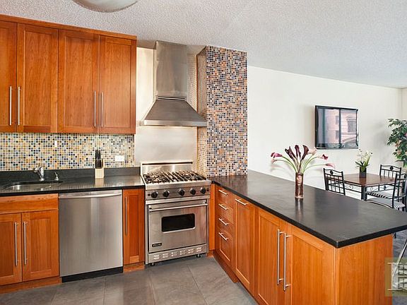 2nd image of 22-26 W 15th St APT 6D
