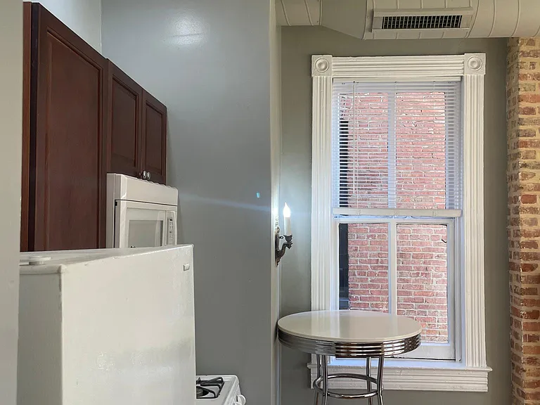 1526 W Mount Royal Ave #2R — Photo 9