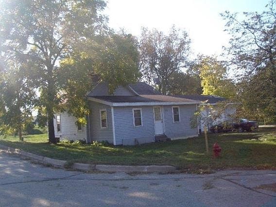 1st image of 303 S Oakwood St
