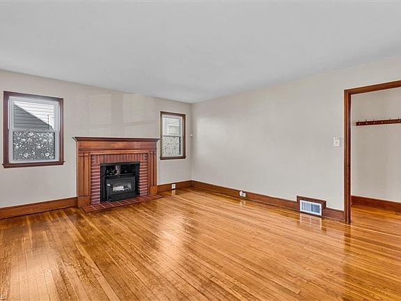 3rd image of 2939 NE Gilmer Ave