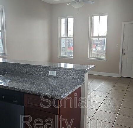 2nd image of 3511 Hamburg St
