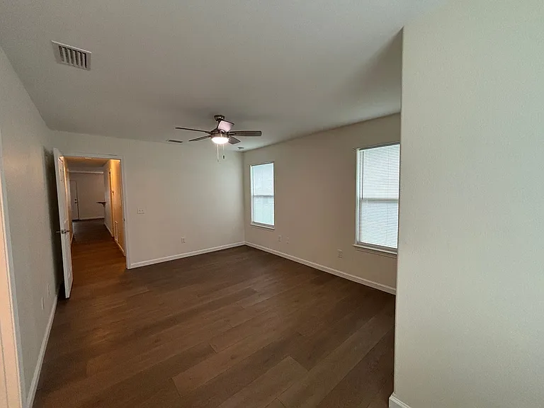 1379 Stratford Ave — Photo 9