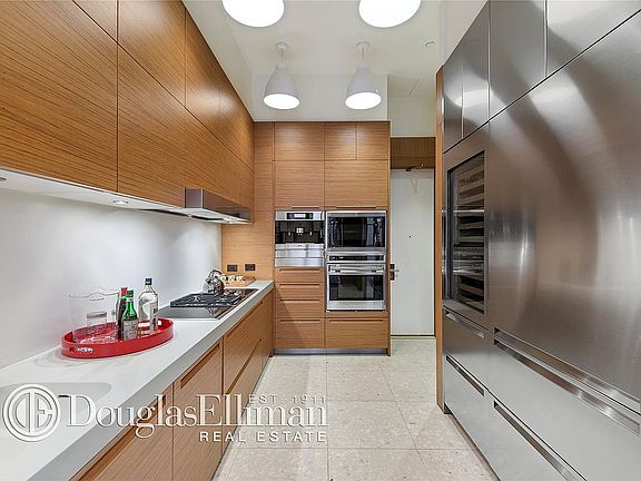 5th image of 22 Gramercy Park Unit 1/2