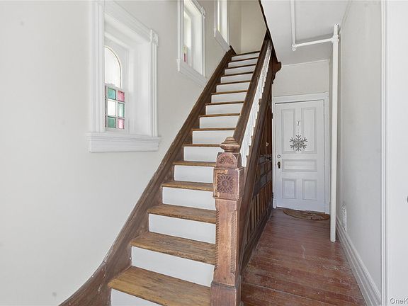 5th image of 39 N Chestnut Street