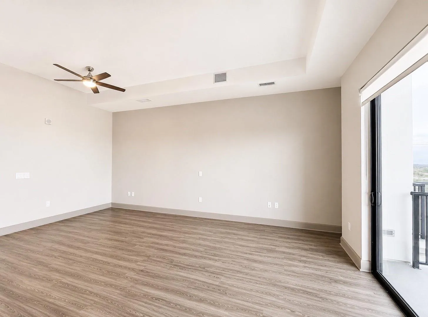 1 bed, 1.0 bath, 565 sqft, $1,689 — Photo 3