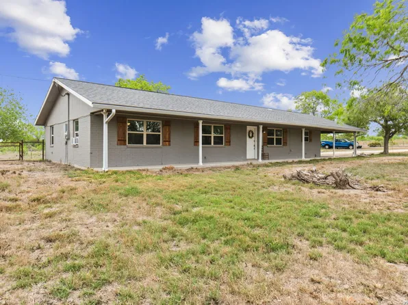 748 Fm 2102, Kenedy, TX 78119