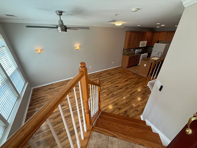9504 Walker Way — Photo 2