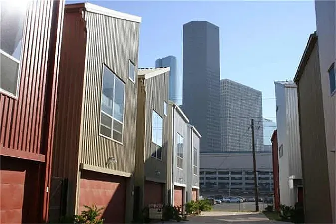 3 bed, 2027 sqft, $2,500 — Photo 2