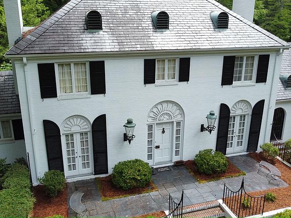 3rd image of 407 S Edgewood Circle