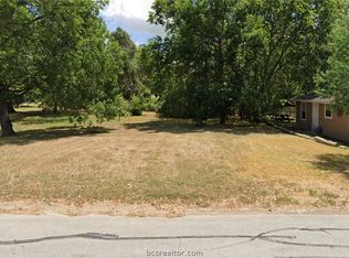 911 Harlem Ln, Bryan, TX 77803