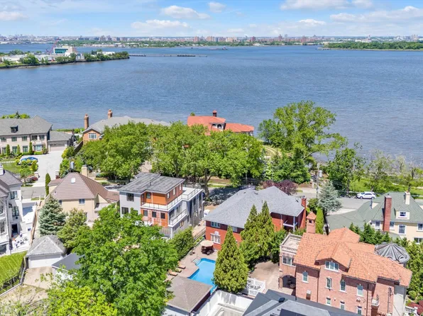 4 Point Crescent image 24 of 25