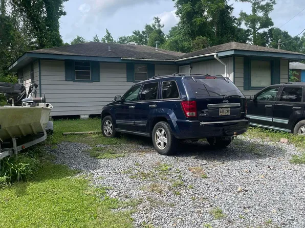 323 Carlos St, Houma, LA 70364
