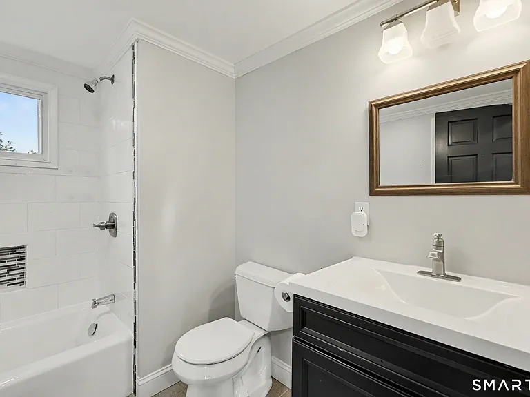 142 N Taylor Ave — Photo 37