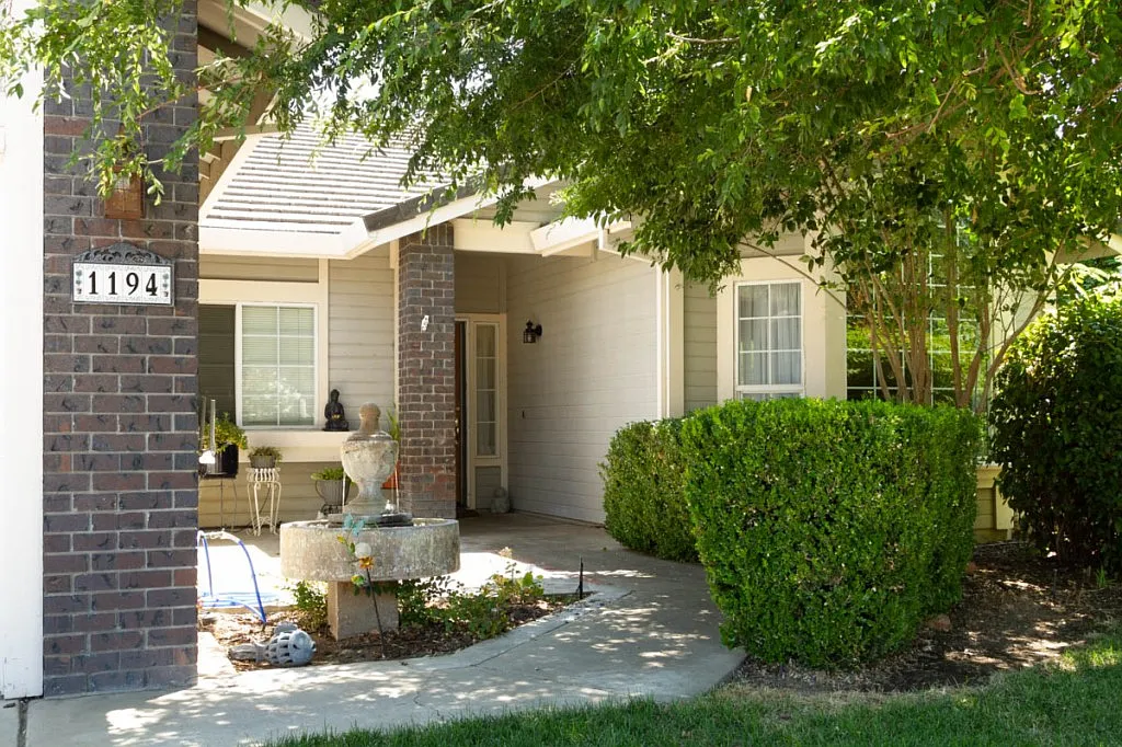 1194 Yolanda Dr photo 1