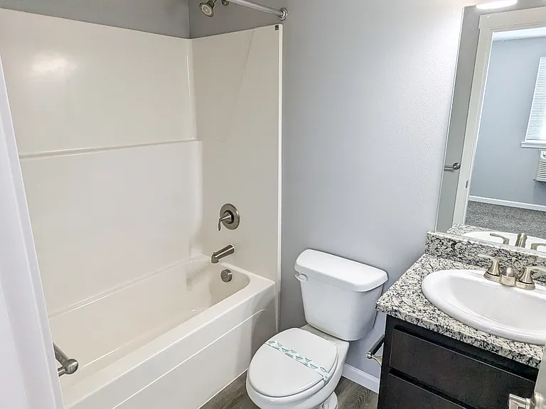 1040 Park Ave NE #105 — Photo 19