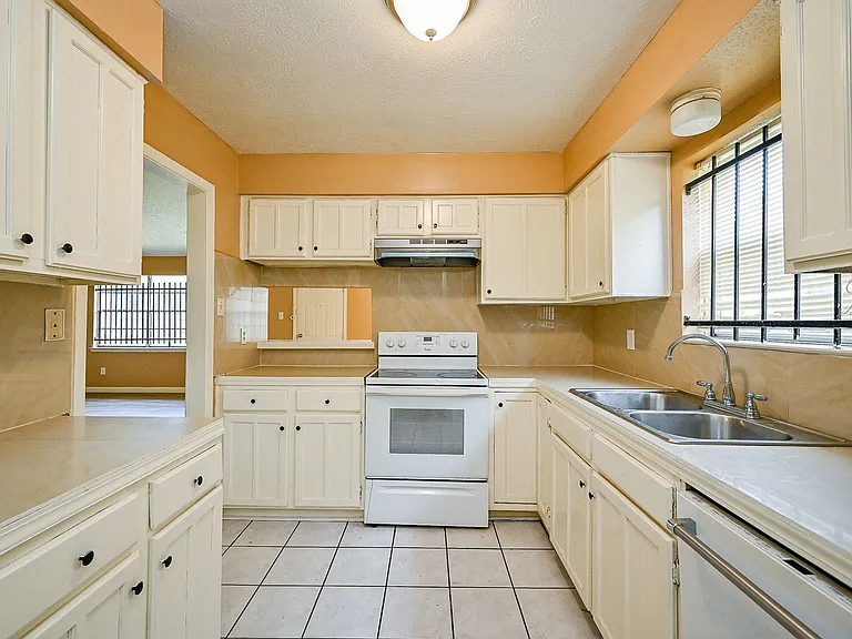 2667 Grand Canyon Dr — Photo 9