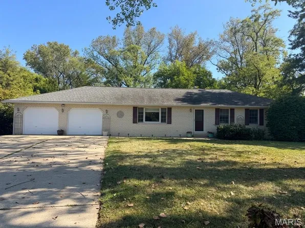 12 Blossom Lake Ln, Maryville, IL 62062