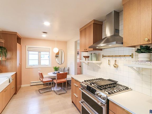 2nd image of 1016 S Lyndale Ave