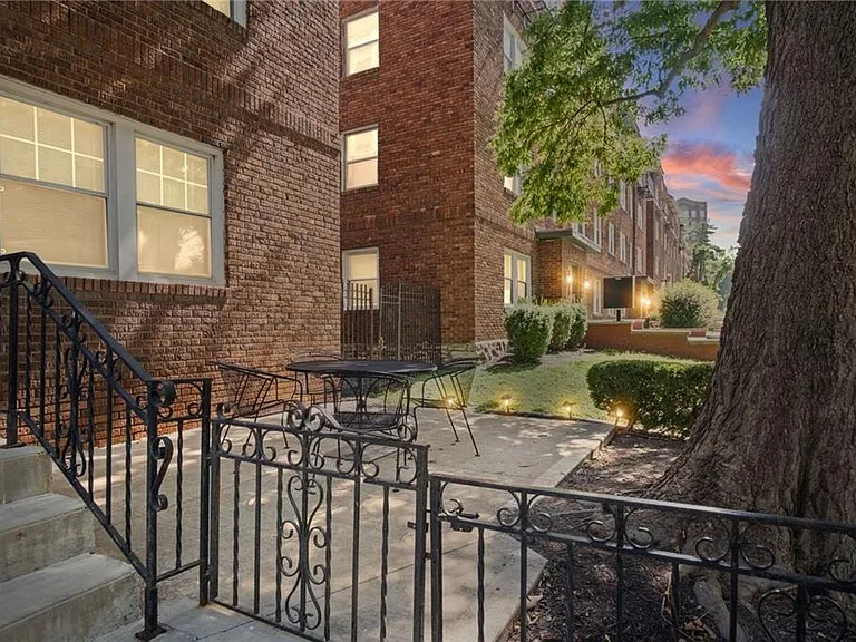 212 Emanuel Cleaver Blvd #2W — Photo 16