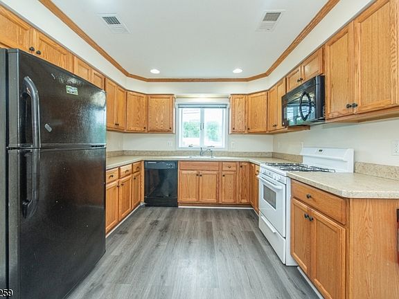 3rd image of 21 Walsh Rd #1