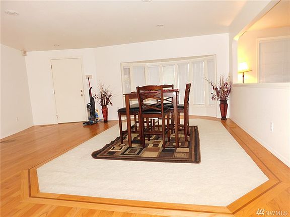 5th image of 110 Washington Ct SE