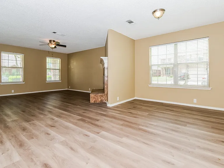 3304 Creekwood Dr — Photo 5