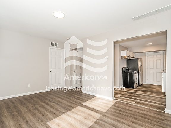 1262164_003_living_room_13710570.jpg