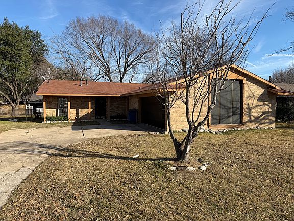3rd image of 2722 N Saint Augustine Dr