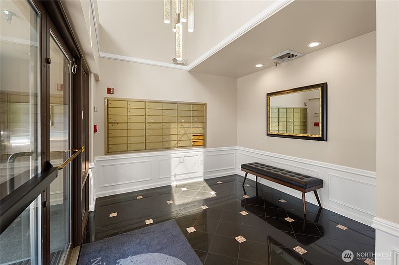 3rd image of 3300 Meridian Avenue N #302