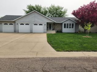 1706 McLeod Ave N, Glencoe, MN 55336