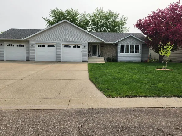 1706 McLeod Ave N, Glencoe, MN 55336
