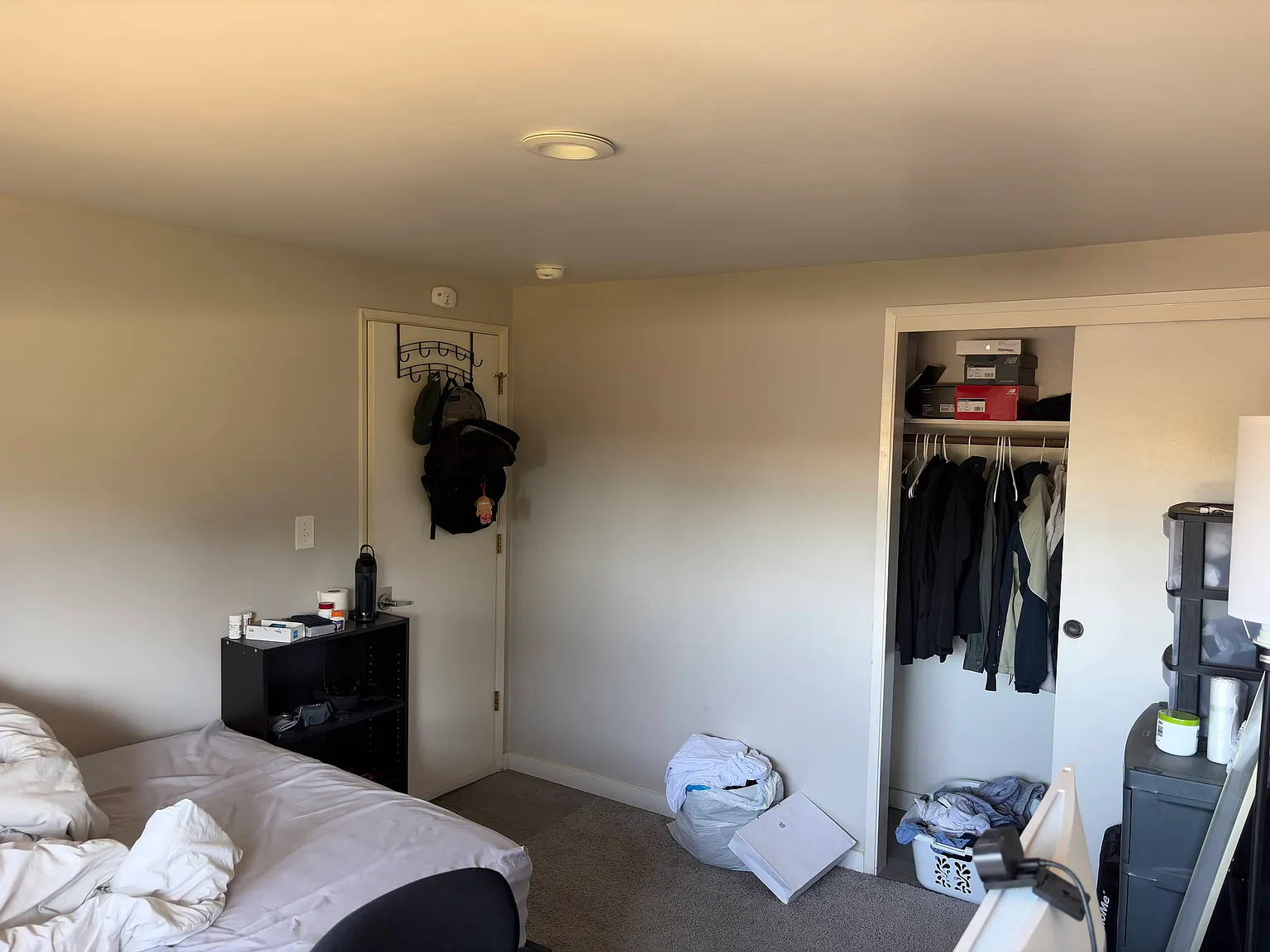 5 bed, 1690 sqft, $1,100 — Photo 3