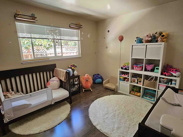 933 Live Oak Dr — Photo 7
