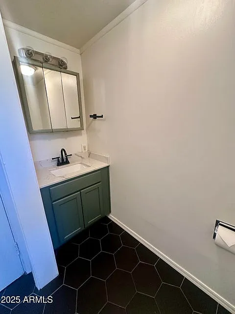 2 bed, 936 sqft, $1,700 — Photo 2