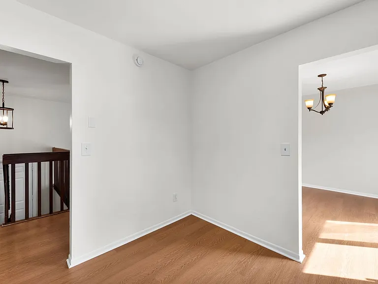 2700 Queenswood Dr — Photo 11