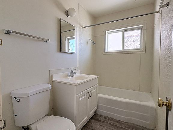 5th image of 607 W 11th St