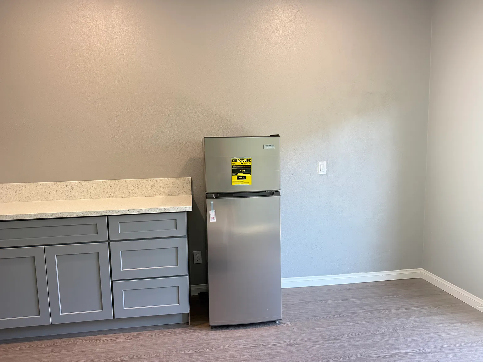 6 bed, 3047 sqft, $1,000 — Photo 1