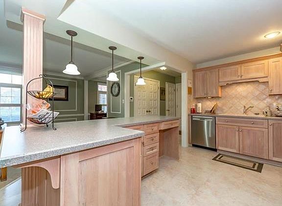 5th image of 8361 Somerset Dr APT 102