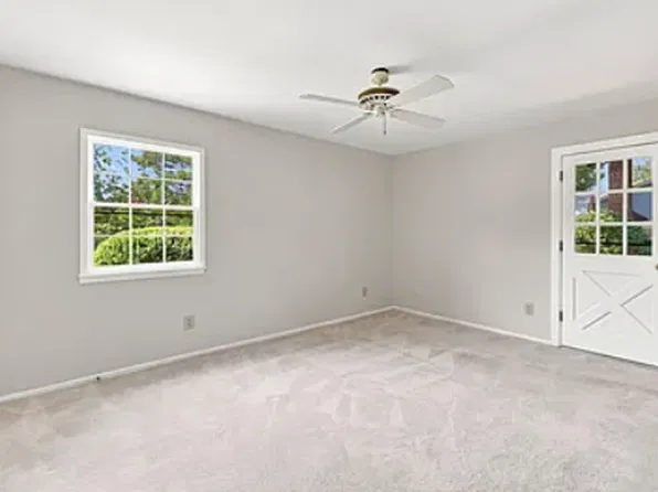 2371 Buckingham Rd, Burlington, NC 27217
