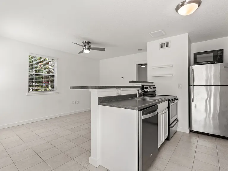 509 Highland Ave — Photo 4