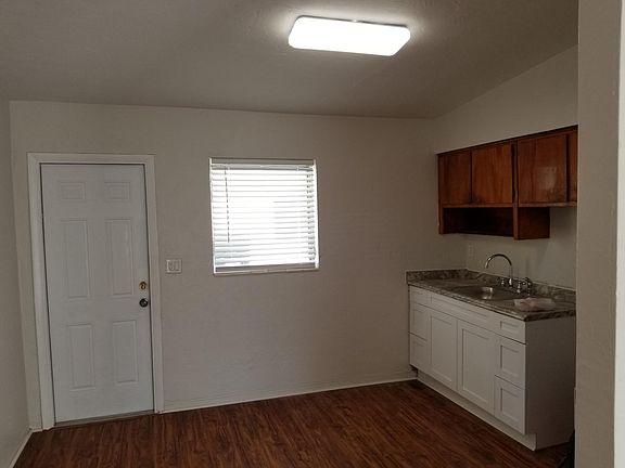 4th image of 3862 Day Ave
