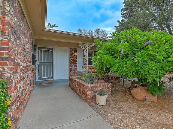 2nd image of 8001 Sierra Azul Ave NE