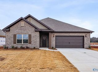 139 Hillis Ln, Hazel Green, AL 35750