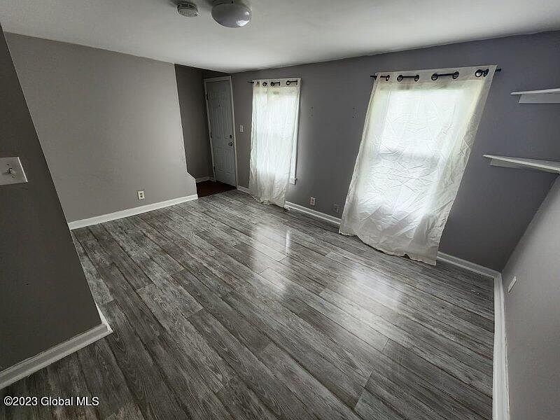 4th image of 467 Washington Avenue