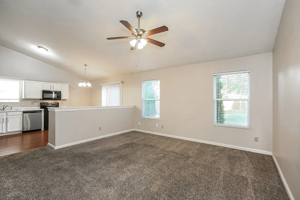 3 bed, 2.0 bath, 1249 sqft, $1,905 — Photo 4