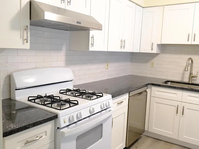 93 Oak Ln — Photo 6