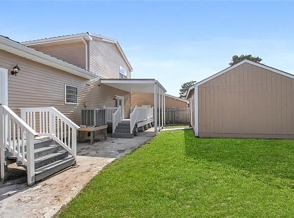 3rd image of 3864 Greenbriar Ln