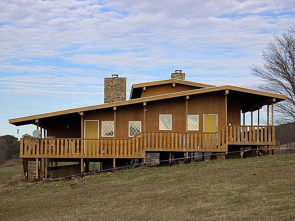NE View Family & Dining Room